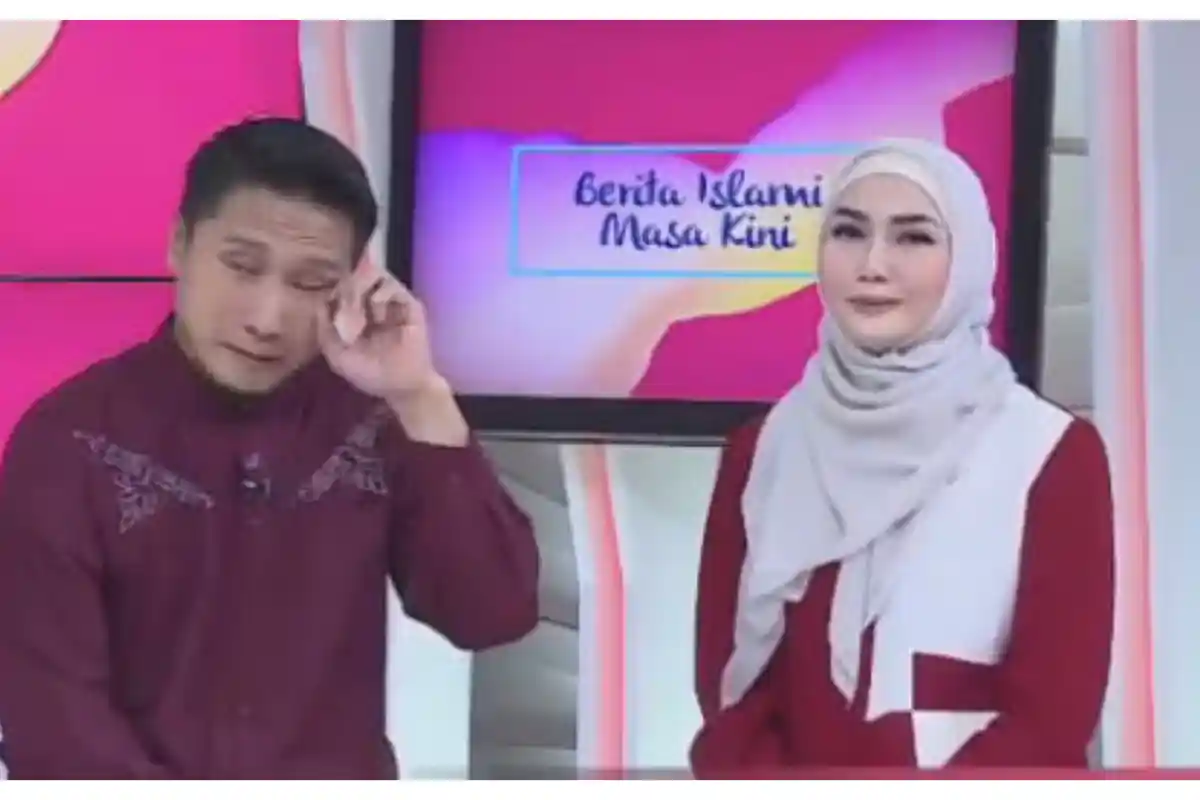 Arie Untung dan Fenita Arie Tak Kuat Menahan Tangis Saat Bawakan Acara, Ternyata Karena Ini
