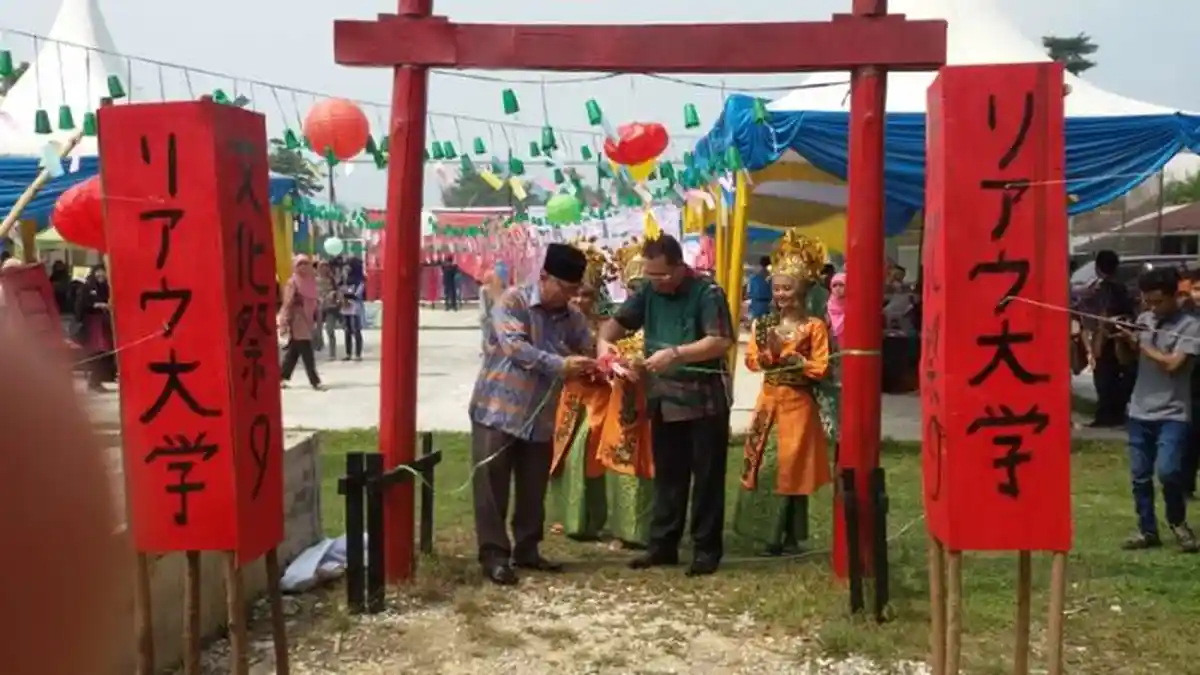 Ikuti Bunkasai, Mahasiswa Universitas Riau Padukan Kimodo dan Jilbab