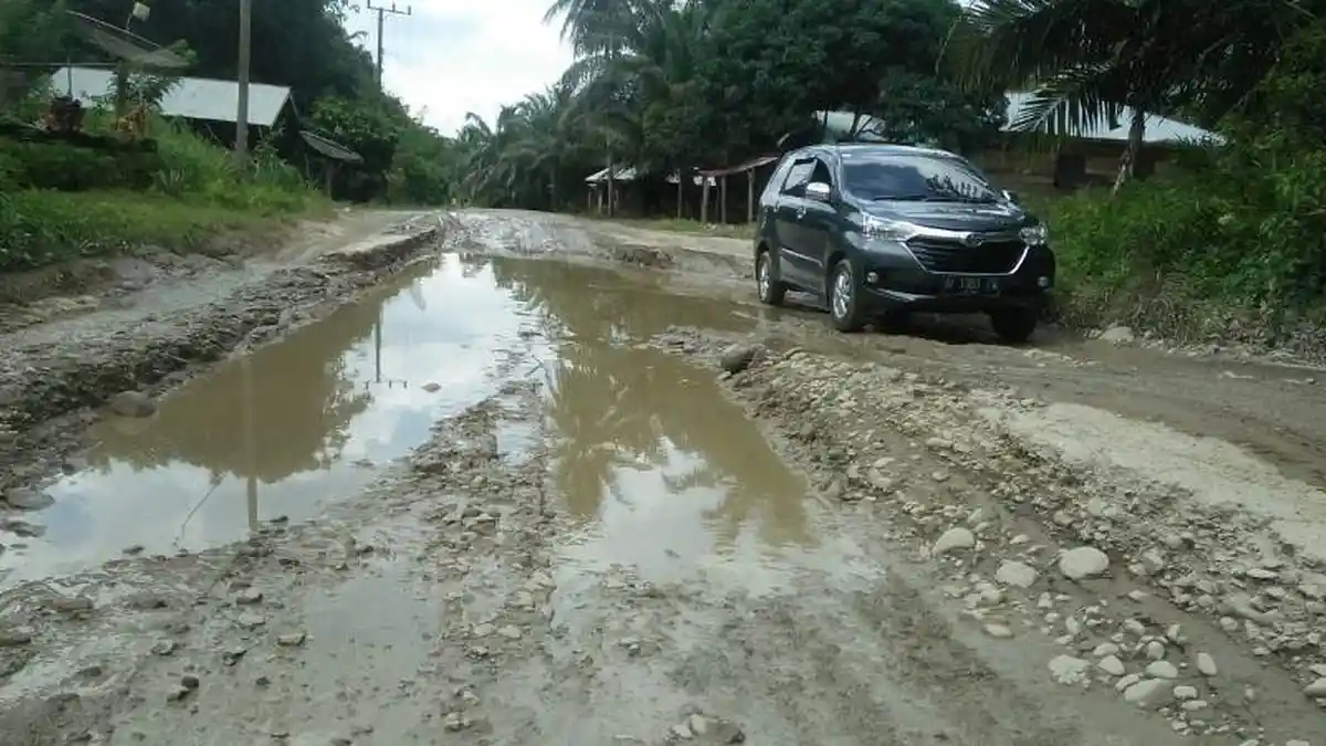 Iskandar Pertanyakan Lanjutan Proyek Multiyears Segmen 1 dan 3 Jalan Peureulak - Lokop Aceh Timur