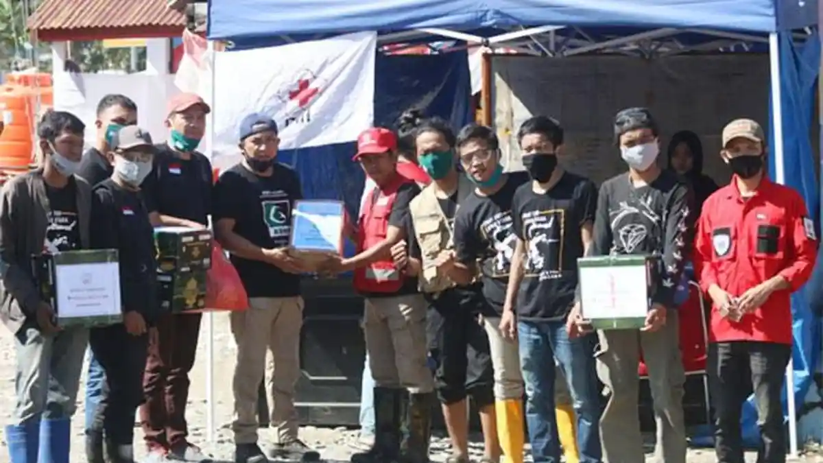 STIM-LPI Makassar Salurkan Bantuan ke Masyarakat Terdampak Banjir Masamba