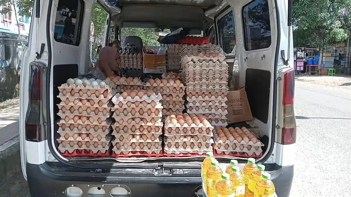 Harga Telur di Maros Tembus Rp 60 Ribu Per Rak, Pedagang Pasar Tramo ...