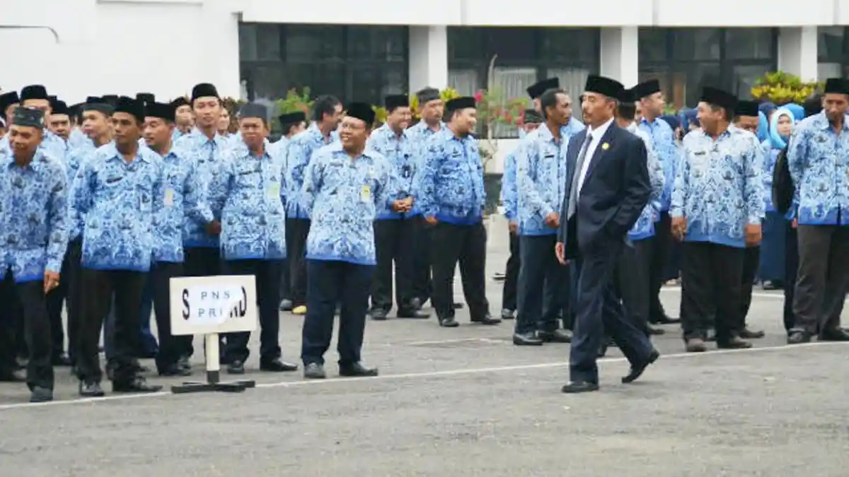 Tak Masuk Kerja Usai Libur Panjang, Siapa yang Memberikan Sanksi?