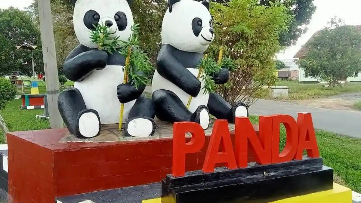 Miniatur Semangka dan Patung Panda Raksasa Hiasi Taman Ramah Anak di Tulangbawang Lampung