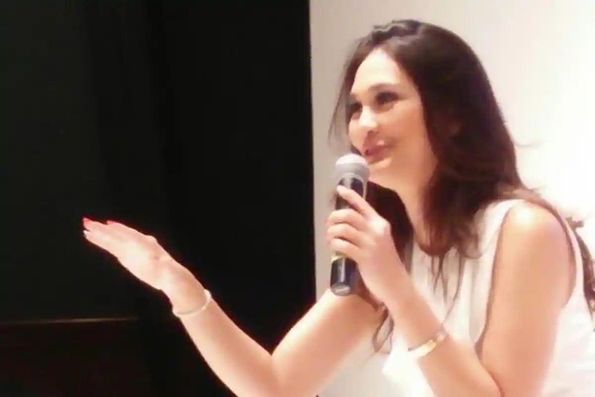 Luna Maya Cerita tentang Matanya yang Belo