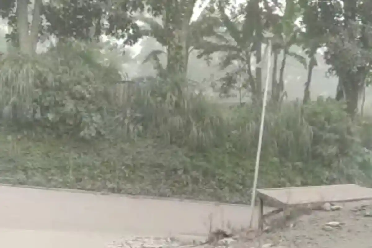 Hujan Abu Vulkanik Gunung Merapi Guyur 4 Desa di Boyolali