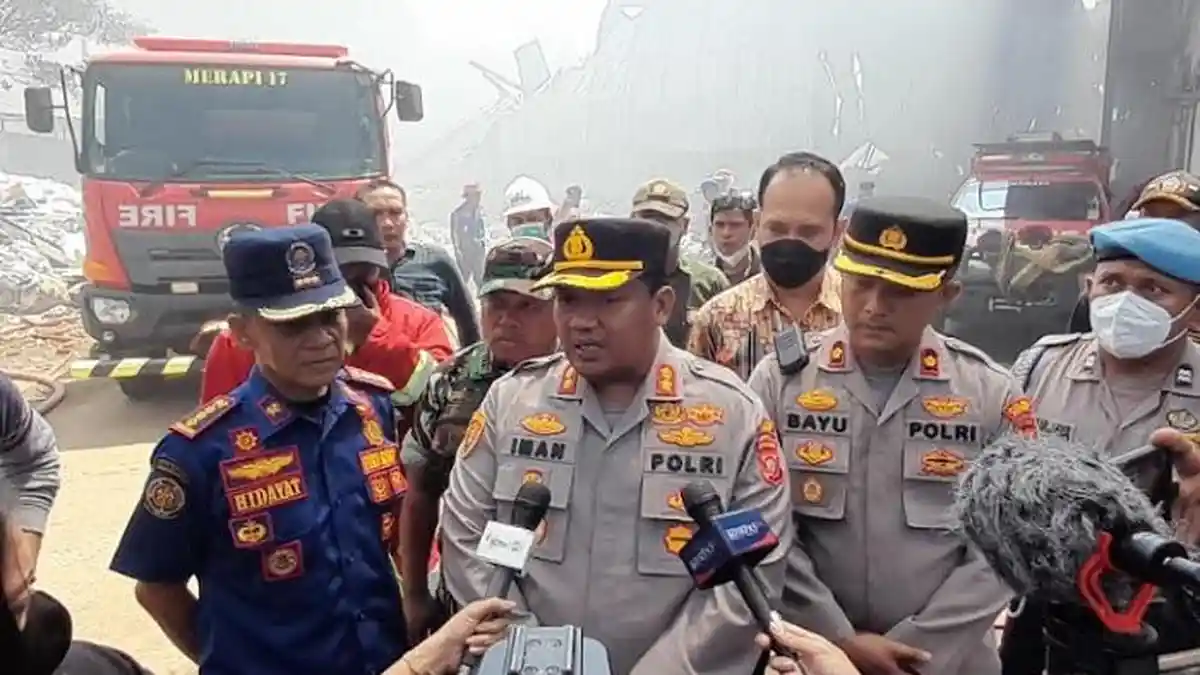 Polisi Bakal Periksa Pemilik Pabrik yang Terbakar di Gunungputri Bogor Besok