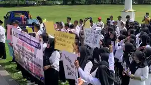 aksi-tenaga-honorer-pesawaran-ab.jpg