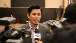Ketua-KPU-Sulbar-Said-Usman-Umar-saat-diwawancarai-wartawan-di-Ballroom-Grand-Maleo-Hotel-Mamuju.jpg