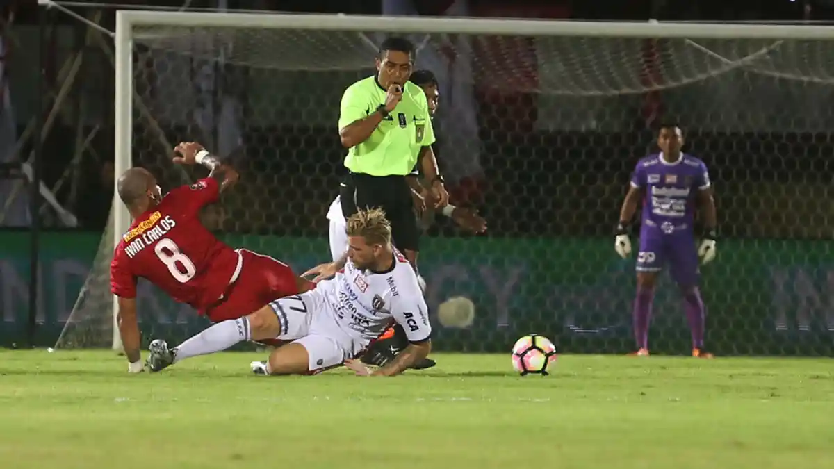 Akan Didepak Bali United, Comvalius Beri Saran kepada Kevin Brands