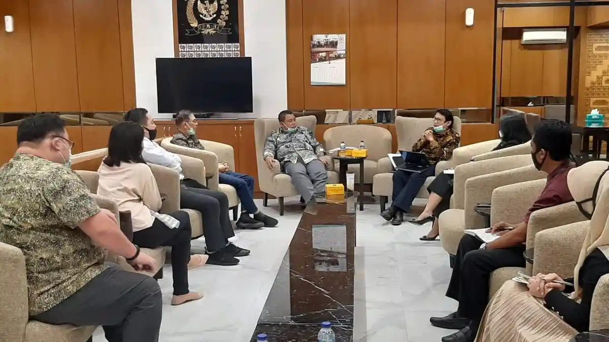 Pimpinan Komisi XI DPR Terima Perwakilan Nasabah WanaArtha