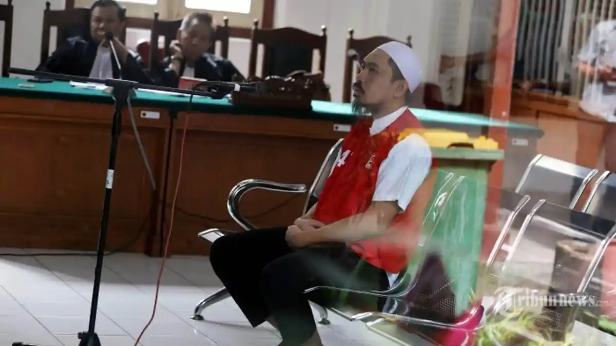 Kasus Penipuan Jemaah Umroh, CEO PT Abu Tours Dituntut Denda Rp1 Miliar