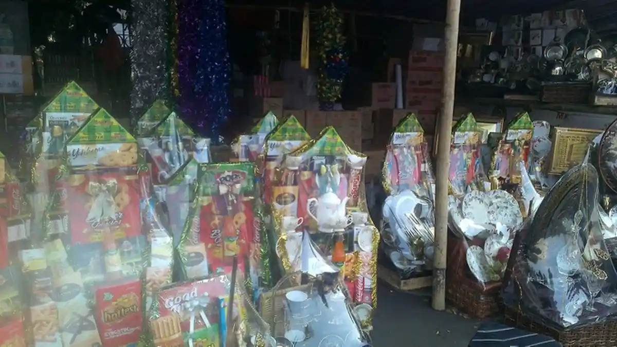 Parcel Isi Makanan dan Keramik di Cikini Cukup Rp 150.000