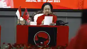 Megawati-Soekarnoputri-saat-pidato-penutupan-Rakernas-III-PDIP.jpg
