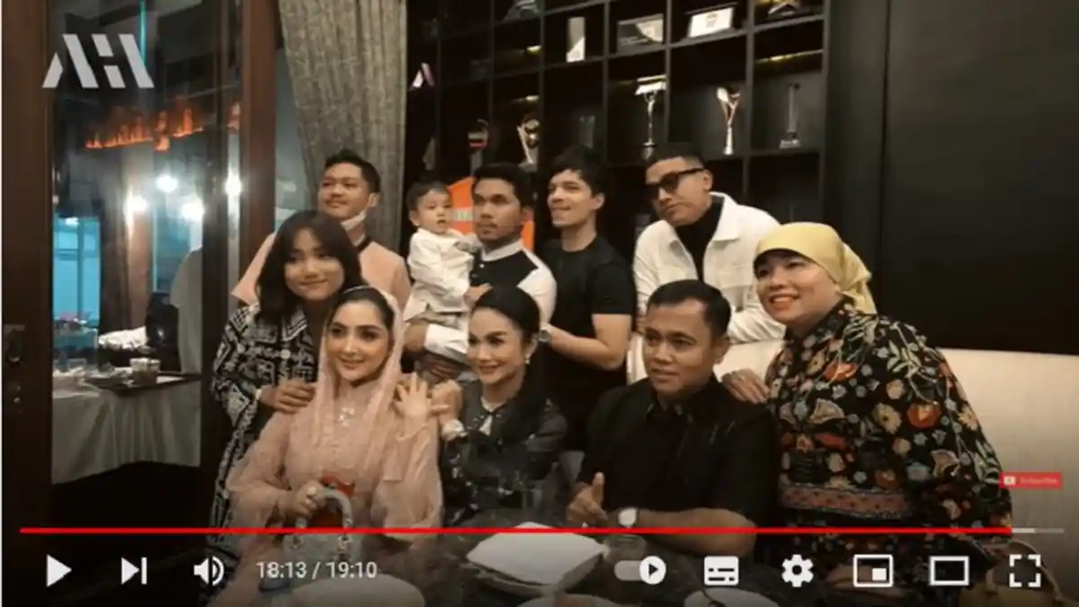 Keluarga Aurel dan Atta Halilintar Rebutan Oleh-oleh dari Haji Faisal, Ibunda Fuji Tidak Beri Thariq