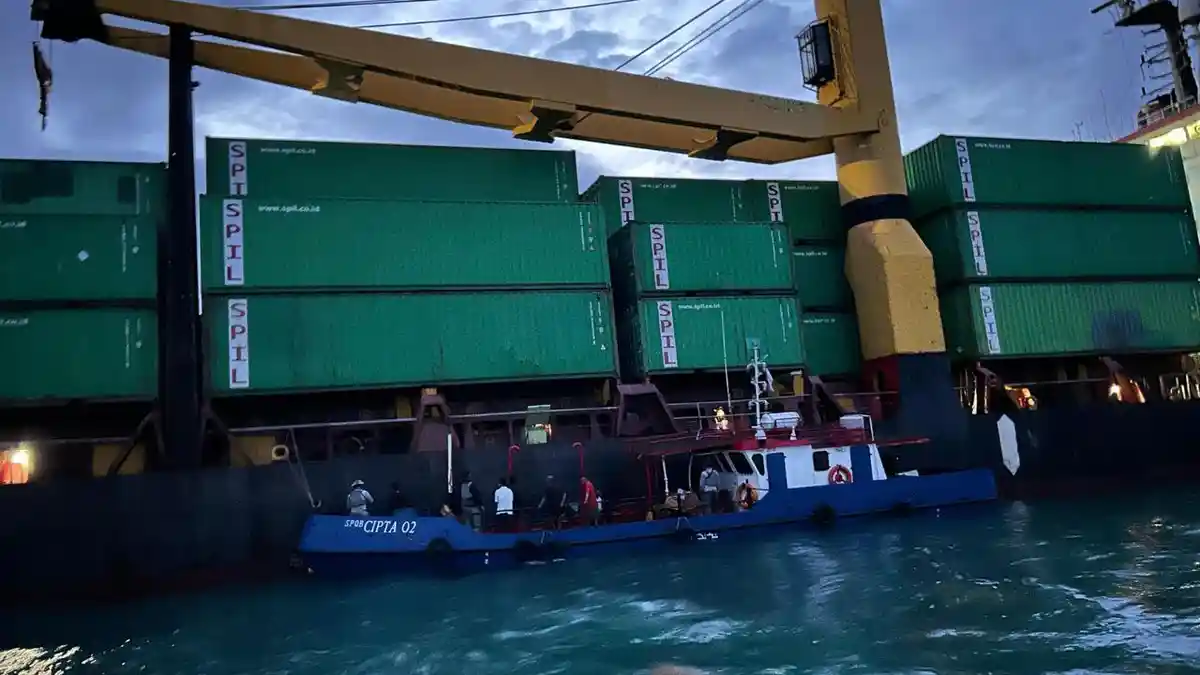 Diduga Lakukan Transaksi BBM Ilegal di Perairan Batam, Bakamla RI Amankan 2 Unit Kapal