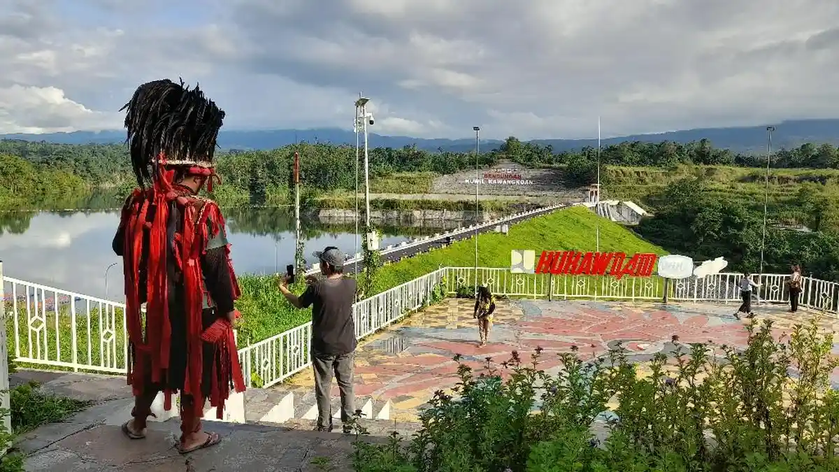 Liburan, Warga Padati Bendungan Kuwil Kawangkoan Minut Sulut