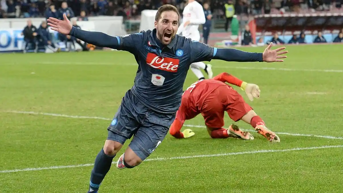 Gonzalo Higuain Setujui Personal Term dengan MU