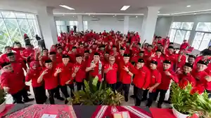 Deni-Wicaksono-bersama-Pengurus-DPC-PDI-Perjuangan-Pacitan-Rabu-2052026.jpg