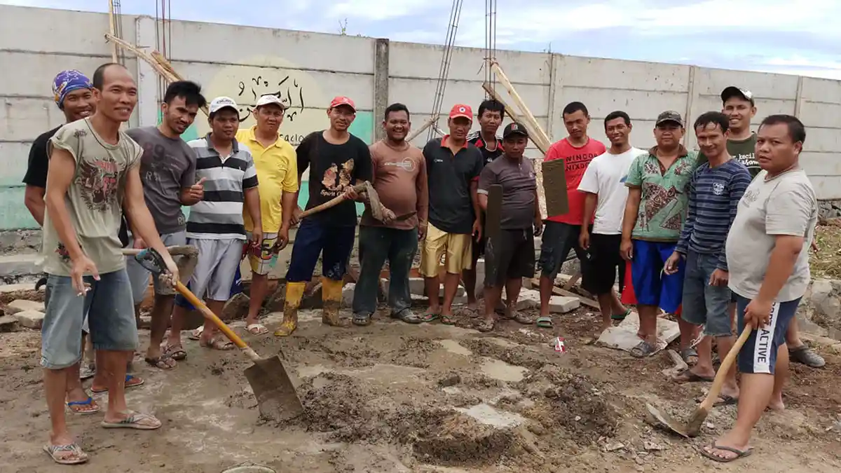 Warga RT 09/02 Perum Graha Mekarsari Indah, Rajeg Jalin Silaturahmi Melalui Kerjabakti