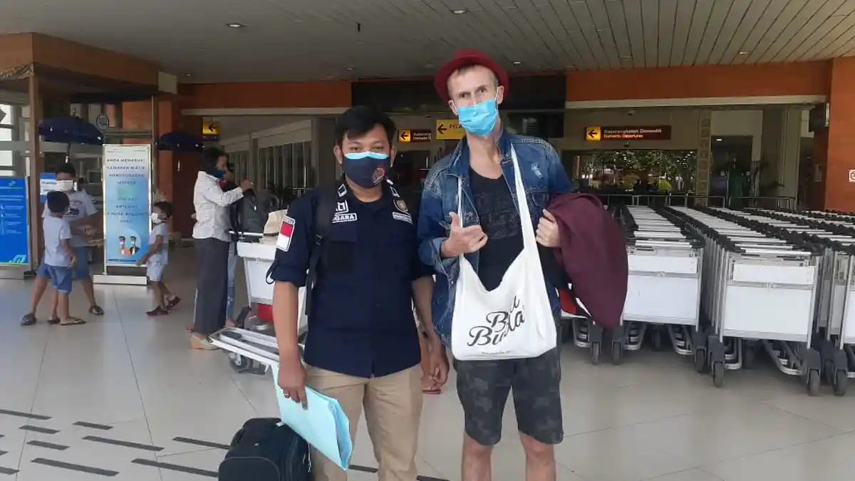 Melebihi Izin Tinggal, Rudenim Denpasar Deportasi WNA Asal Rusia Ini