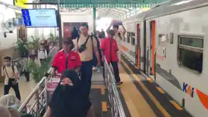 Suasana-Stasiun-Kediri-di-momen-H3-Lebaran-Selasa-2432026.jpg