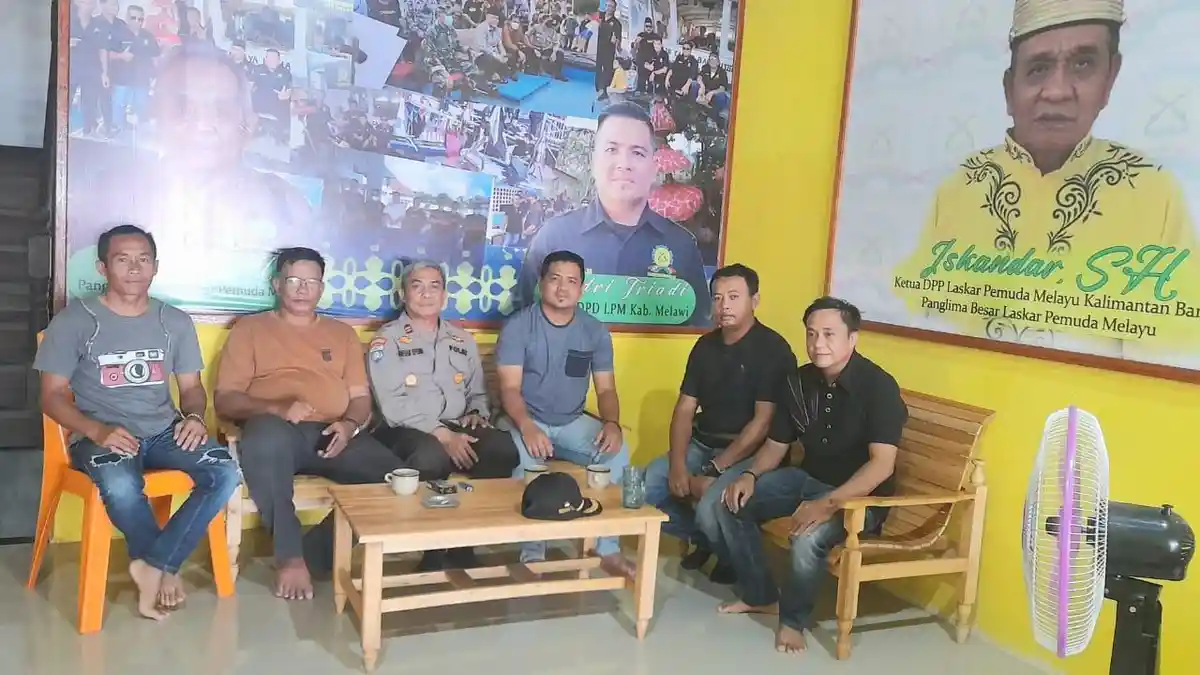 Sat Binmas Polres Melawi Adakan Jumat Curhat Bersama Pengurus Laskar PM Melawi, Ajak Jaga Kamtibmas