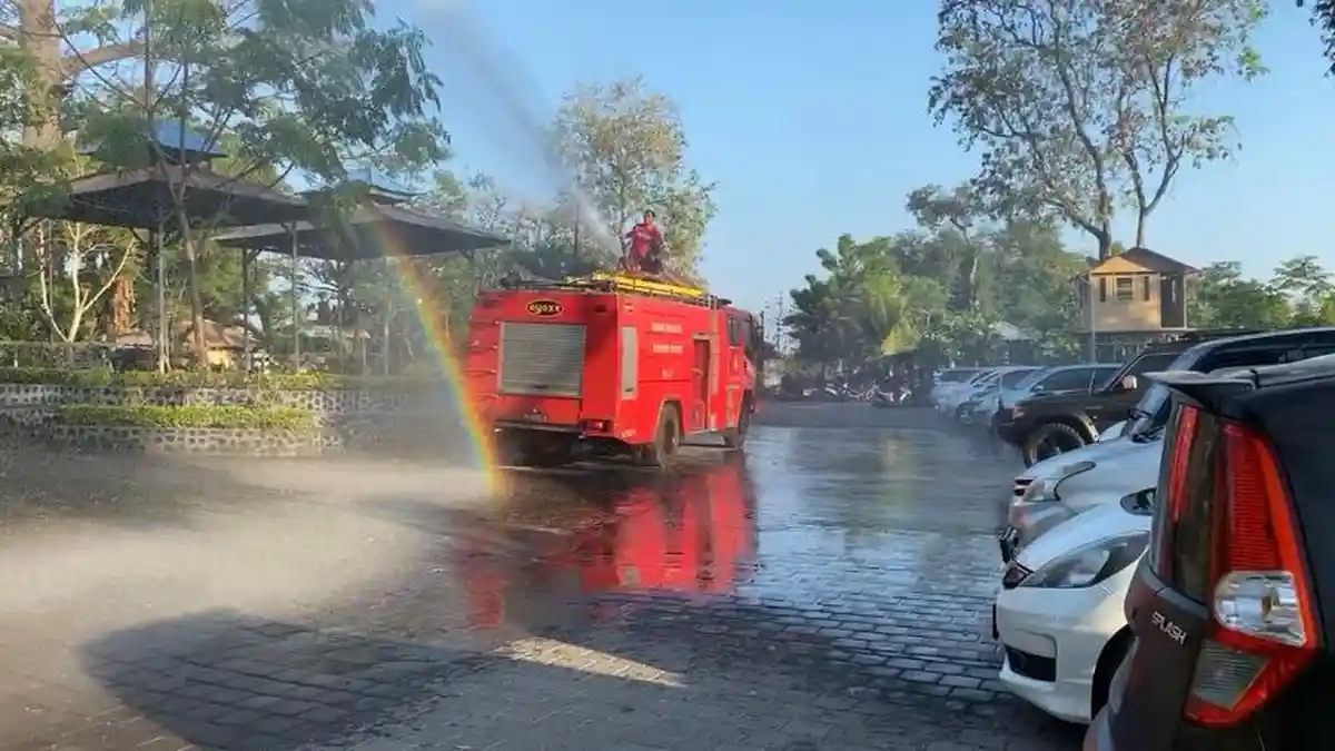 120 Liter Cairan Eco Enzyme Disemprotkan ke Udara