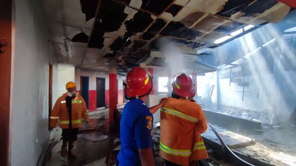 Diduga Korsleting Listrik, Atap Rumah Warga di Dusun Kedewan Wonosobo Terbakar