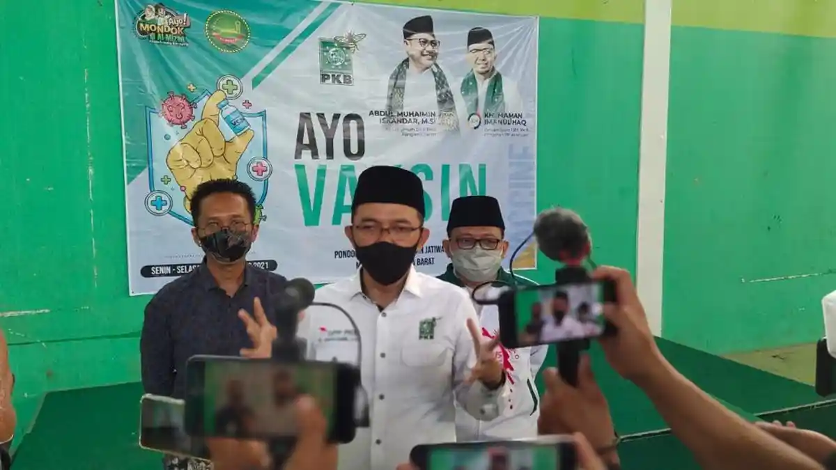 PKB Gelar Vaksinasi Santri di Al Mizan Jatiwangi
