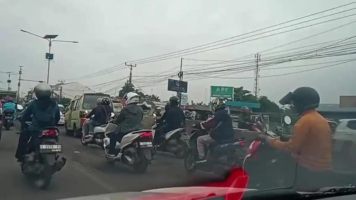 Jelang Ramadan, Jalan Pantura Karawang Rusak dan Berlubang, Rawan Kecelakaan dan Bikin Macet