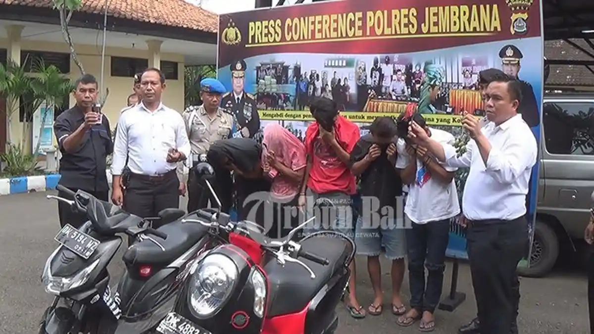 Anggotanya Harus Punya Tato Naga Hitam, Ini Pekerjaan Geng Yang ...