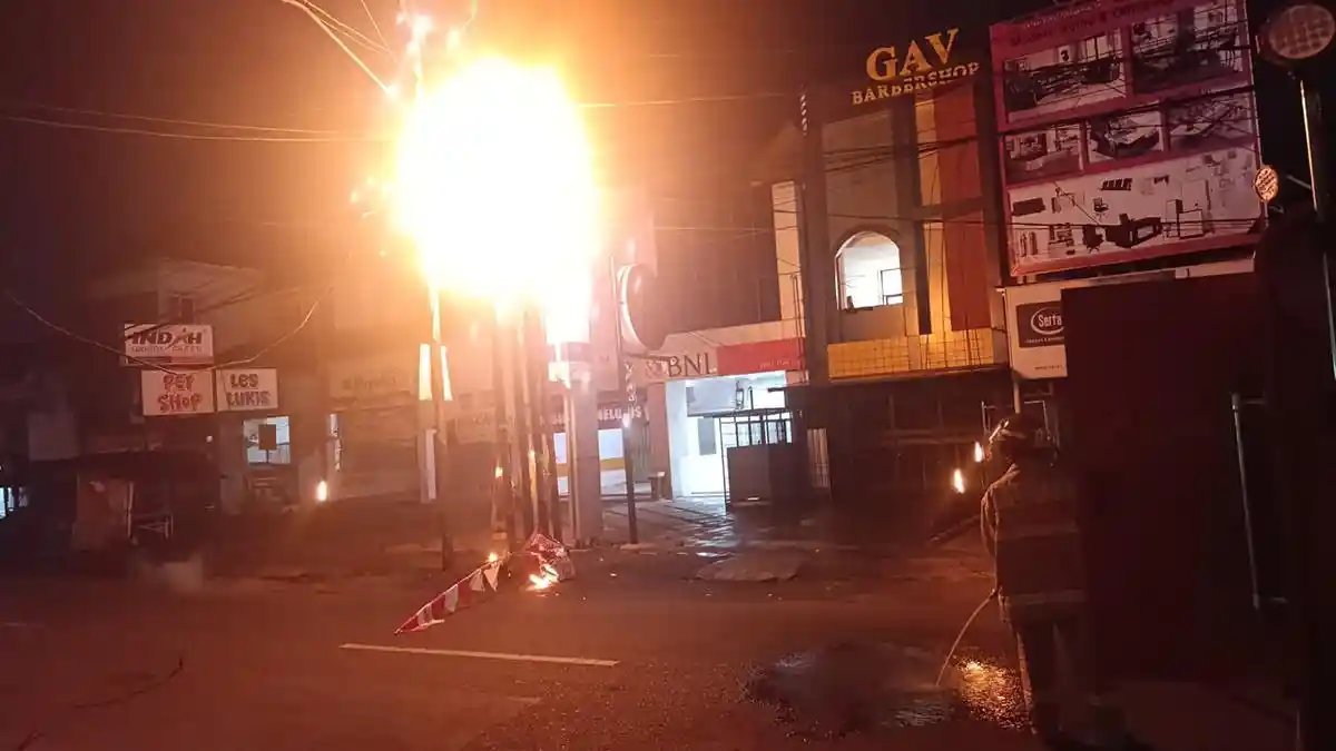 Gardu Listrik di Way Halim Bandar Lampung Terbakar Akibat Korsleting Kabel