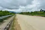 Jalan-arteri-mamuju-berdebu-tebal.jpg