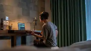 Ruang-Kenang-Cara-Samzee-Merawat-Rindu-Lewat-Musik.jpg