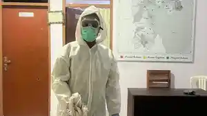 Periksa-kucing-rabies.jpg