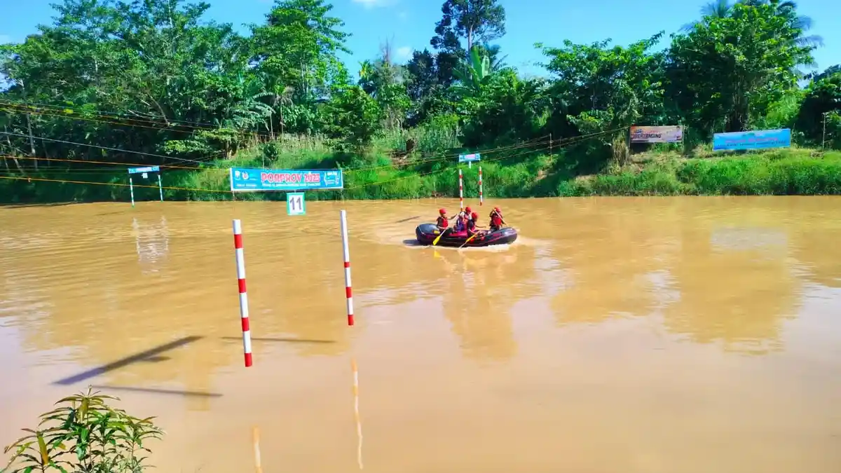 Cabang Olahraga Arung Jeram Porprov Jambi di Sungai Sijenjang Pertandingkan Kategori Slalom Rafting