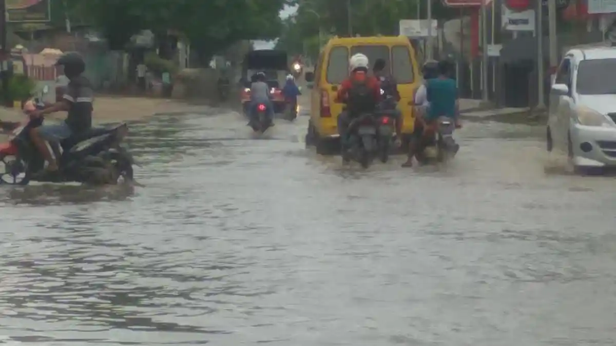 Pasca Diguyur Hujan, Jalan Timor Raya Kupang Terendam Banjir