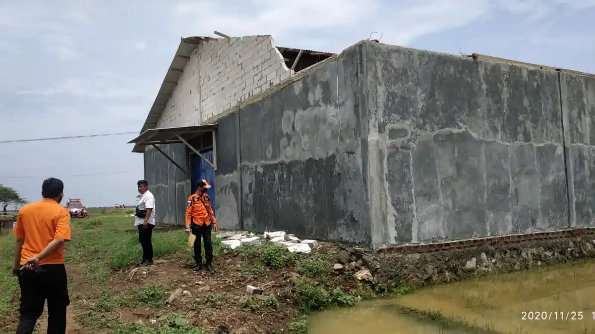 2 Kecamatan di Indramayu Diterjang Puting Beliung, Puluhan Rumah Rusak hingga Warga Tersambar Petir