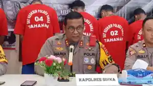 kapolres-Sikka-beri-keterangan-pers.jpg