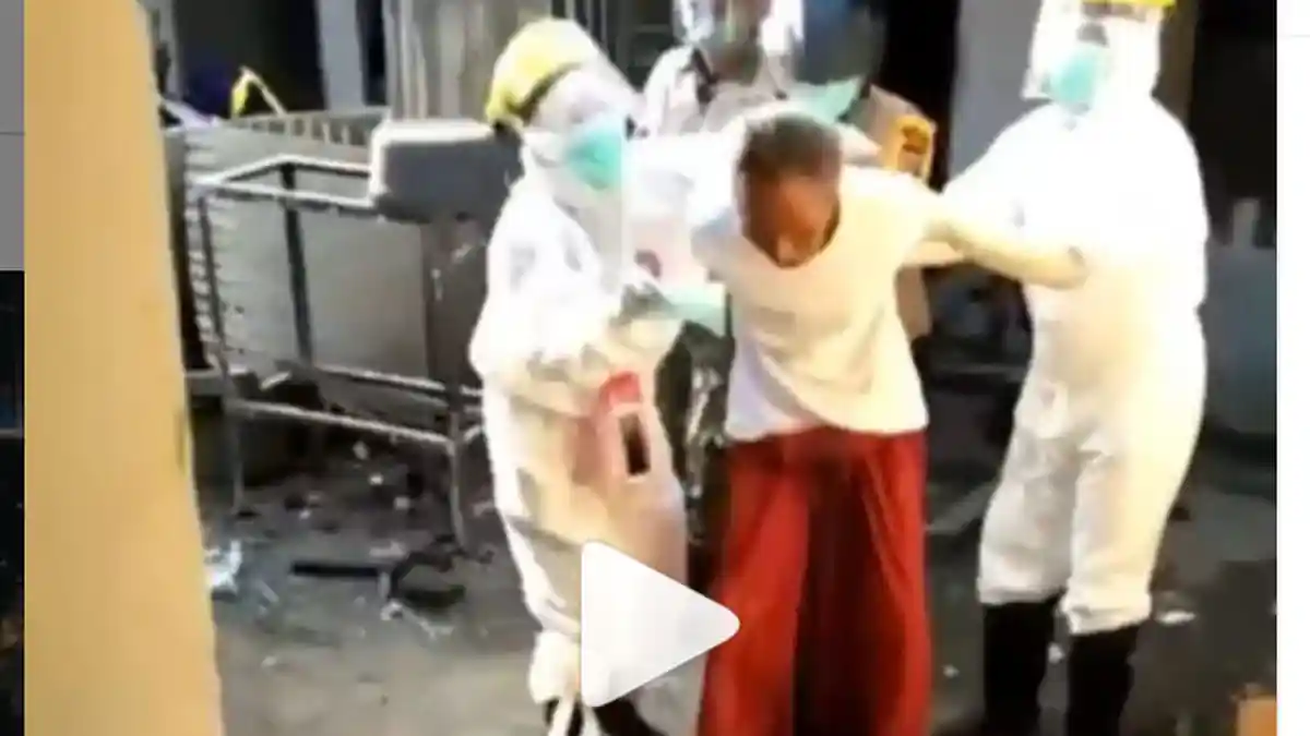 Kakek Mengamuk Menolak Evakuasi, Ancam Anggota TNI/Polri Pakai Parang