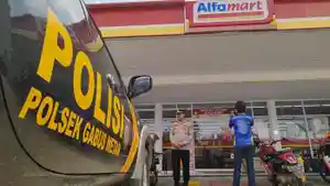 Polisi-olah-TKP-perampokan-minimarket-di-Indramayu-1122024-1.jpg