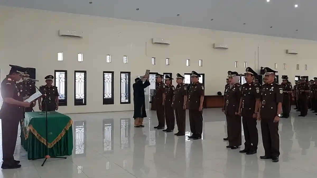Kajati Aceh Lantik Aspidsus dan Empat Kajari