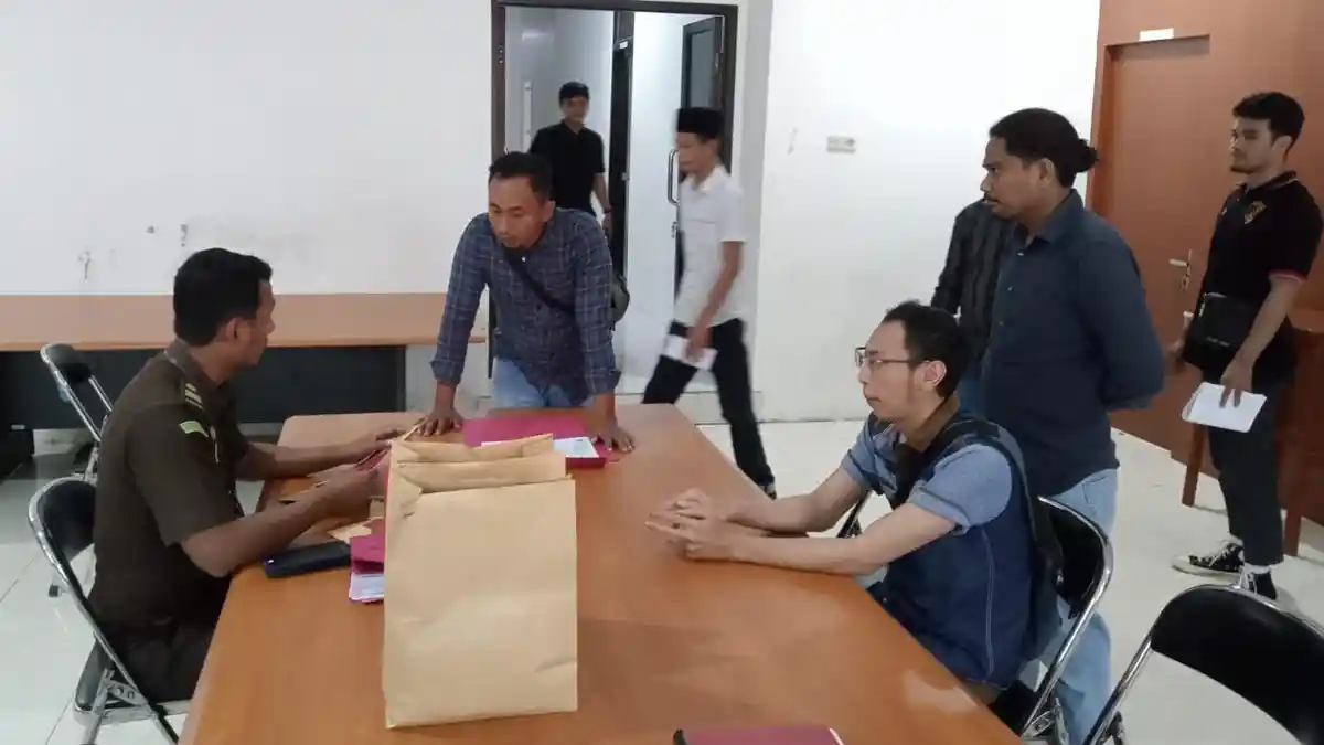 Satreskrim Polres Morotai Serahkan Satu Tersangka Dugaan Penipuan dan Pengelapan Uang Kopra