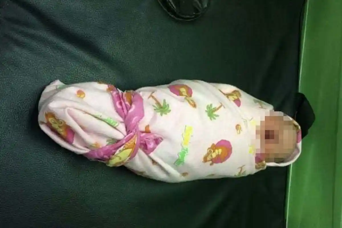 Kondisi Jasad Bayi yang Disimpan Ayahnya di Kulkas saat Pertama Ditemukan, Akhirnya Dimakamkan