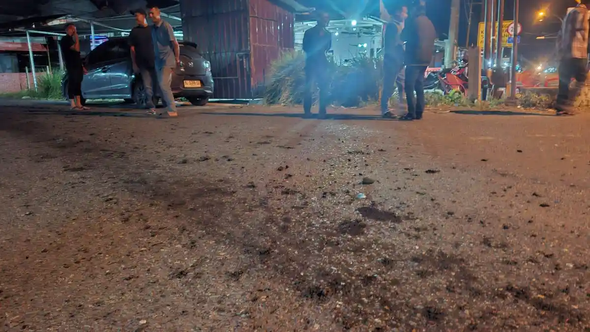 Keuchik Hentikan Truk Akibat Tumpahan Batubara Berceceran, Sempat Adu Mulut dengan Sopir - Serambinews.com