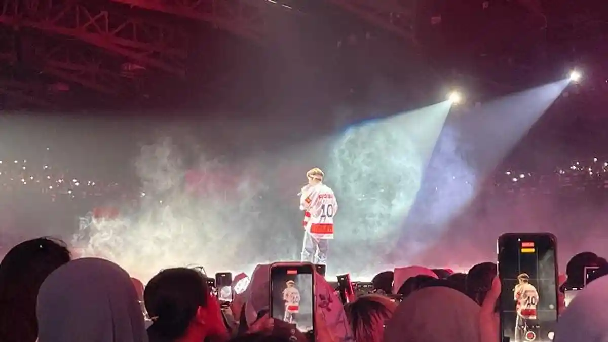 Xiumin EXO Mandi Keringat Saat Tampil di Ancol: Indonesia Lebih Panas dari Sebelumnya