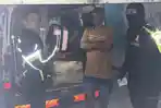 Ketahuan Angkut Pemudik dan Motor, Sopir Ambulans di Garut Malah Ngotot Lawan Polisi