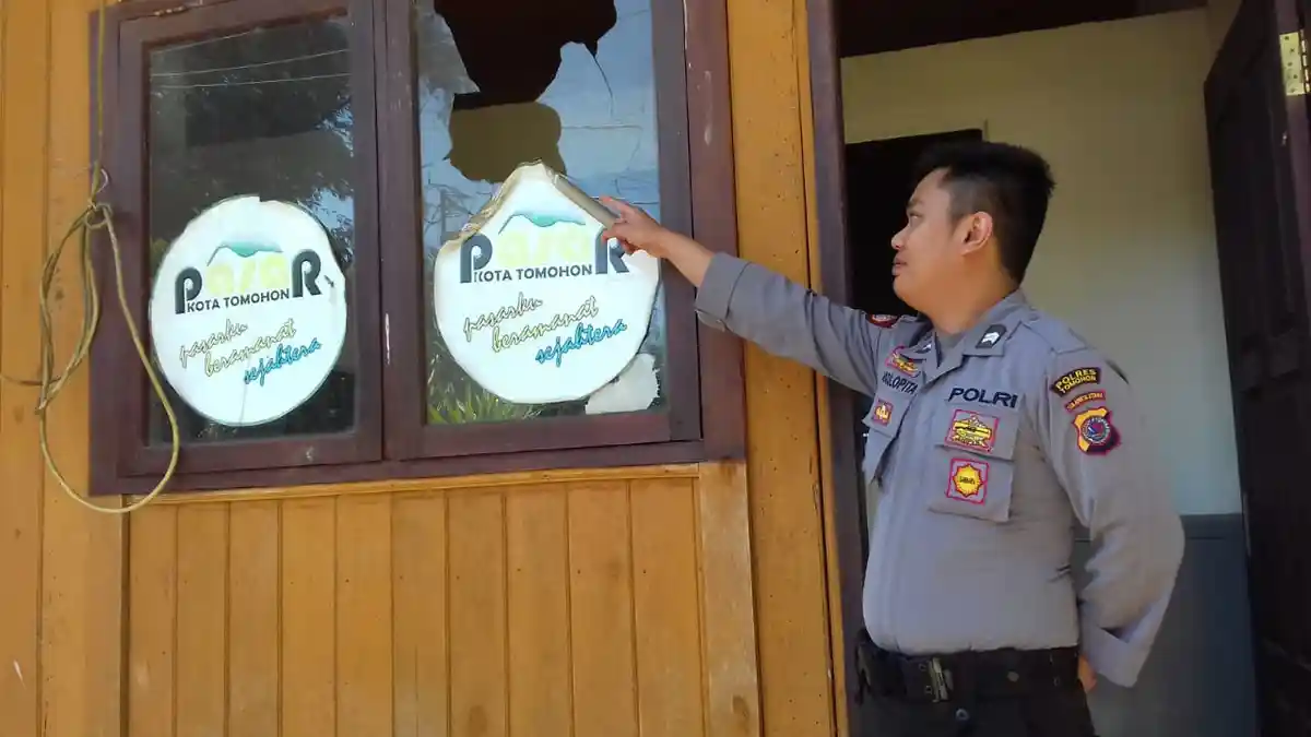 Marah Meja Jualannya Dipindahkan, Pangemanan Rusak dan Lempar Kaca-Kaca Kantor PD Pasar