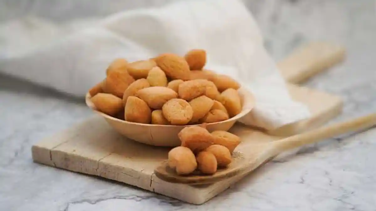 Cara Membuat Biji Ketapang Keju Renyah dan Empuk Meski Tanpa Kelapa