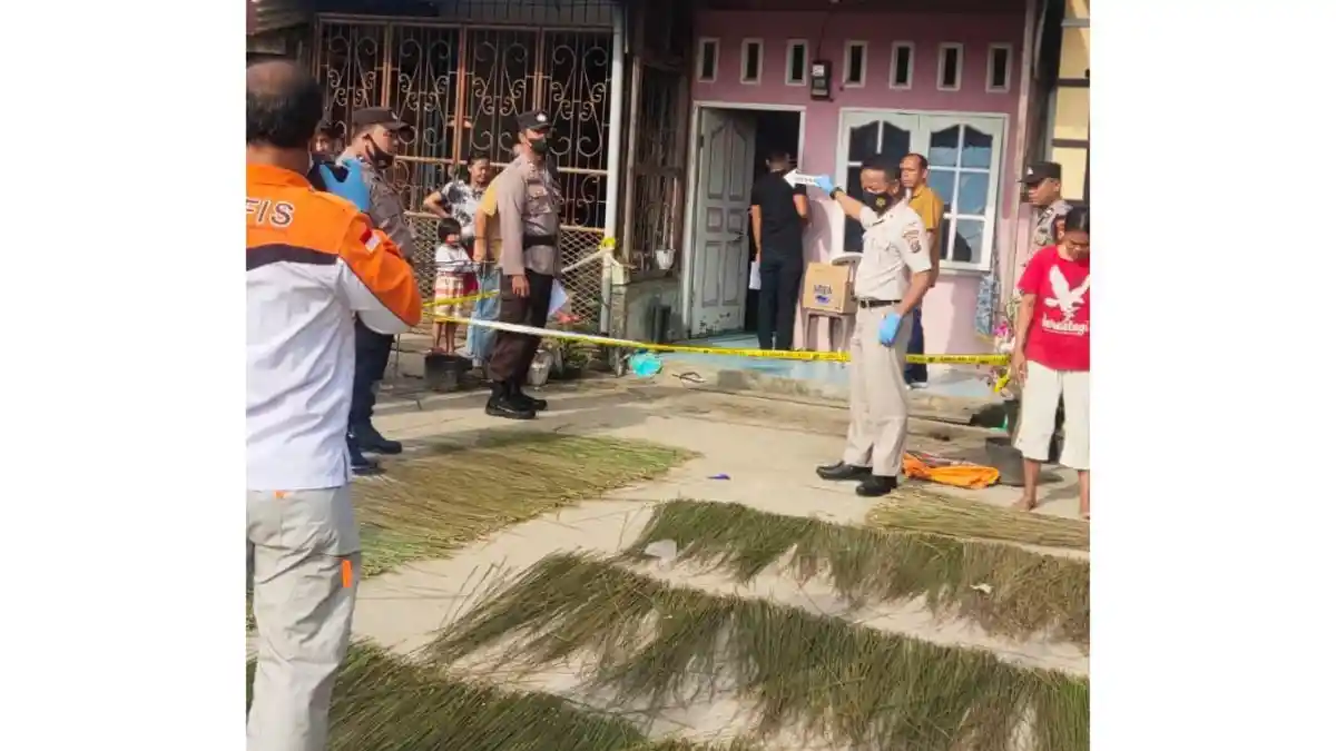 Polisi Evakuasi Mayat Korban Gantung Diri di Desa Buluh Duri Sipispis